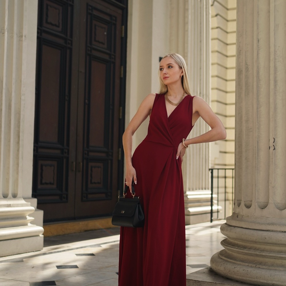 Elegant Burgundy Sleeveless dress midi